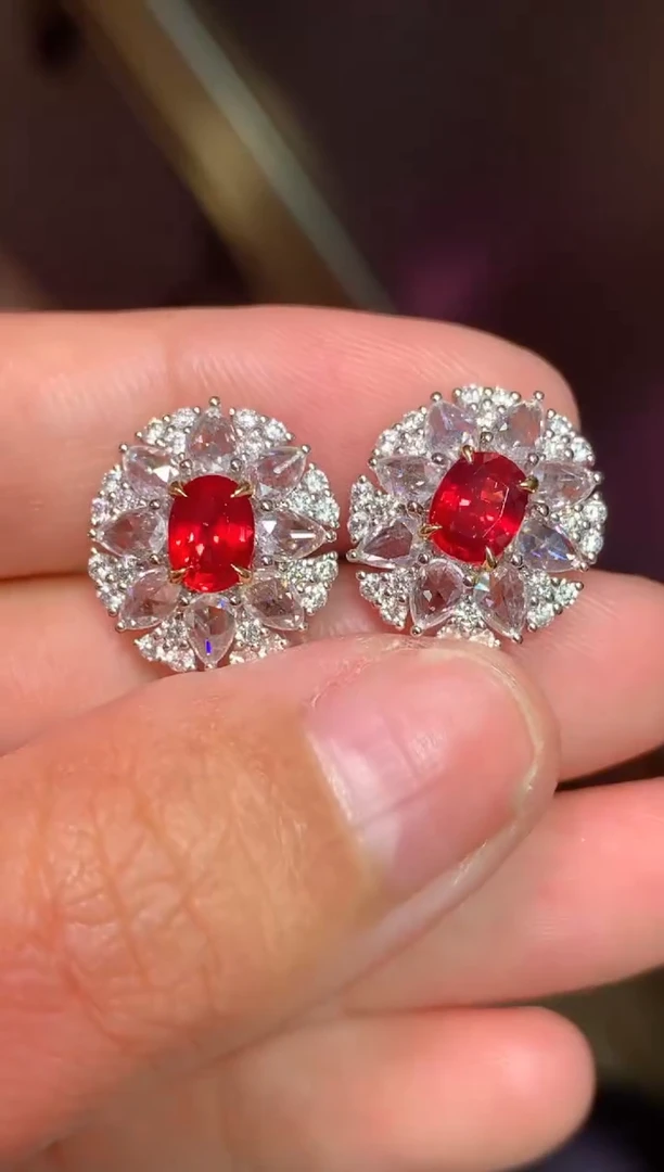 18K金镶嵌耳钉红宝石1.55ct