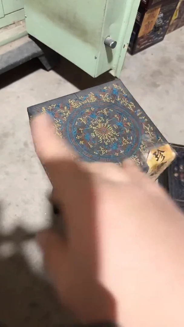 木   缠枝黑箱子开