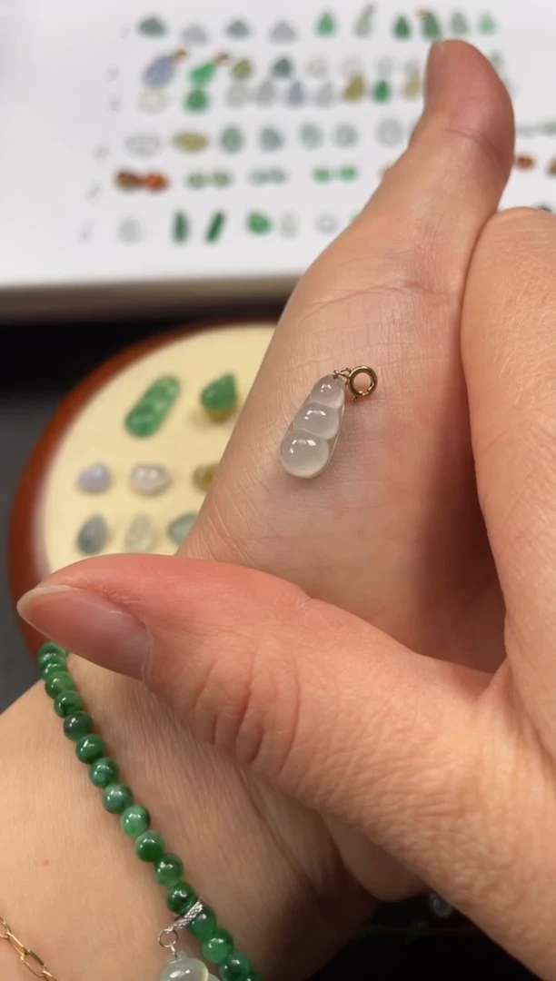 吊坠(不含链)18K金镶嵌翡翠一个JK637