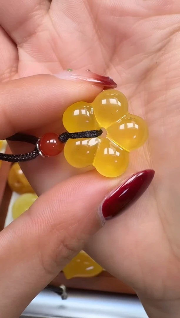 裸石琥珀未镶嵌如图