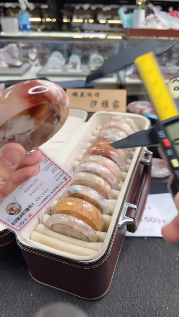 石英质玉手镯未镶嵌六*六圈口（赠品镯心）
