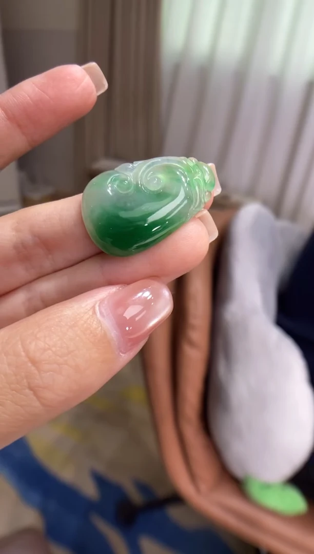 颈饰未镶嵌翡翠如意