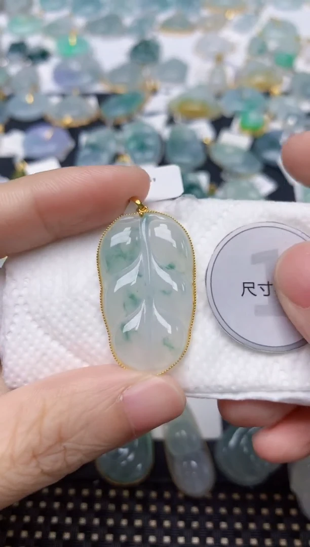颈饰18K金镶嵌翡翠天然缅甸A货翡翠