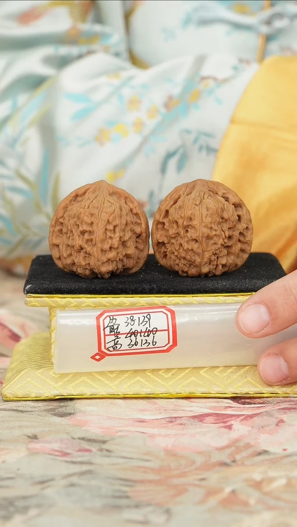 【闪购商品】文玩核桃把件赵喜满南将石