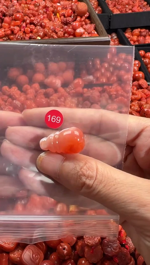 南红玛瑙未镶嵌颈饰1
