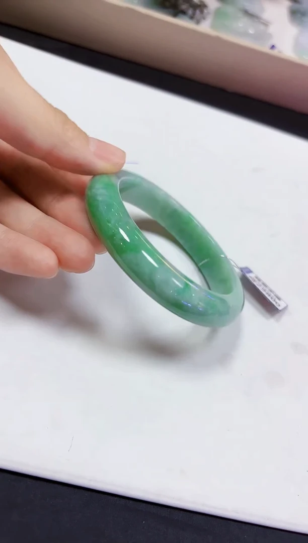 颈饰未镶嵌翡翠手镯57