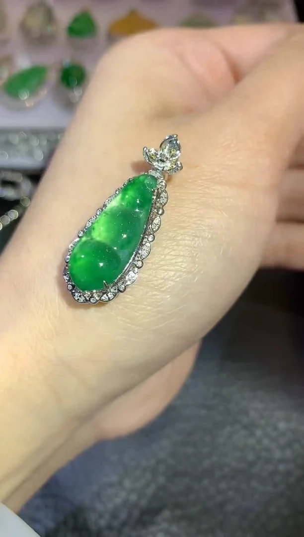 【闪购商品】翡翠吊坠(不含链)18K金镶嵌B23