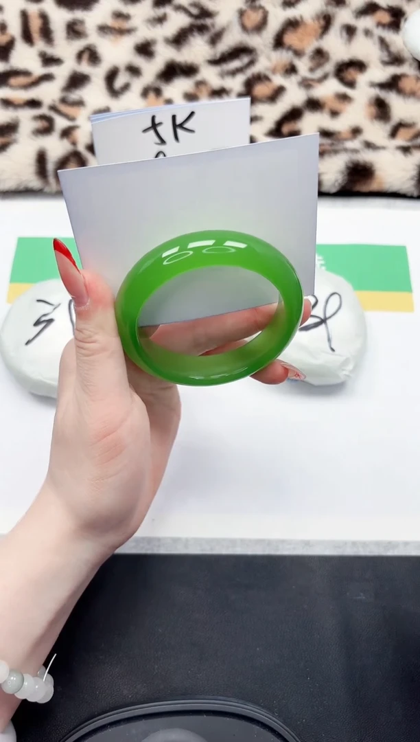 【闪购商品】石英质玉手镯未镶嵌77-55