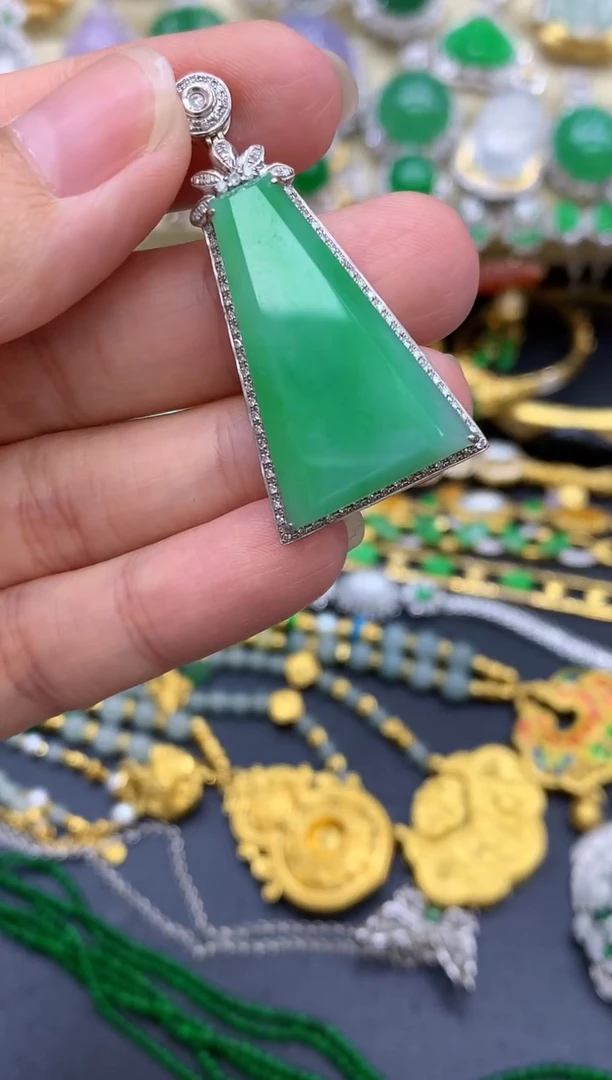翡翠18K金镶嵌颈饰290-中国好珍宝