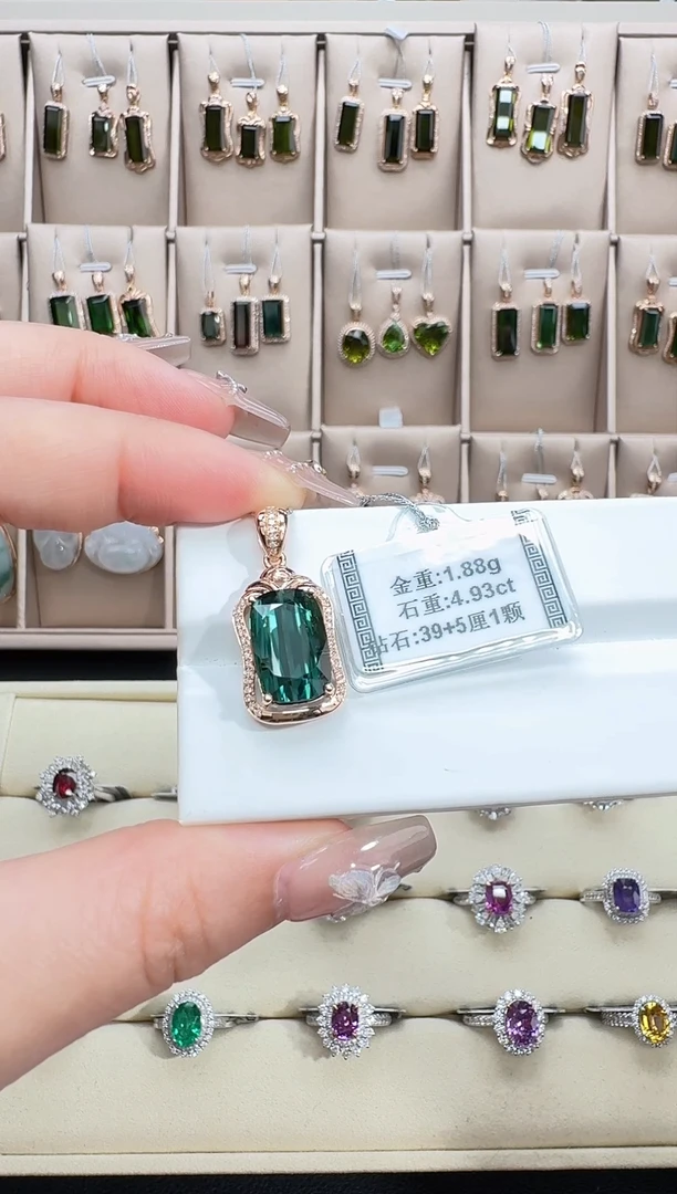 颈饰18K金镶嵌碧玺4.93