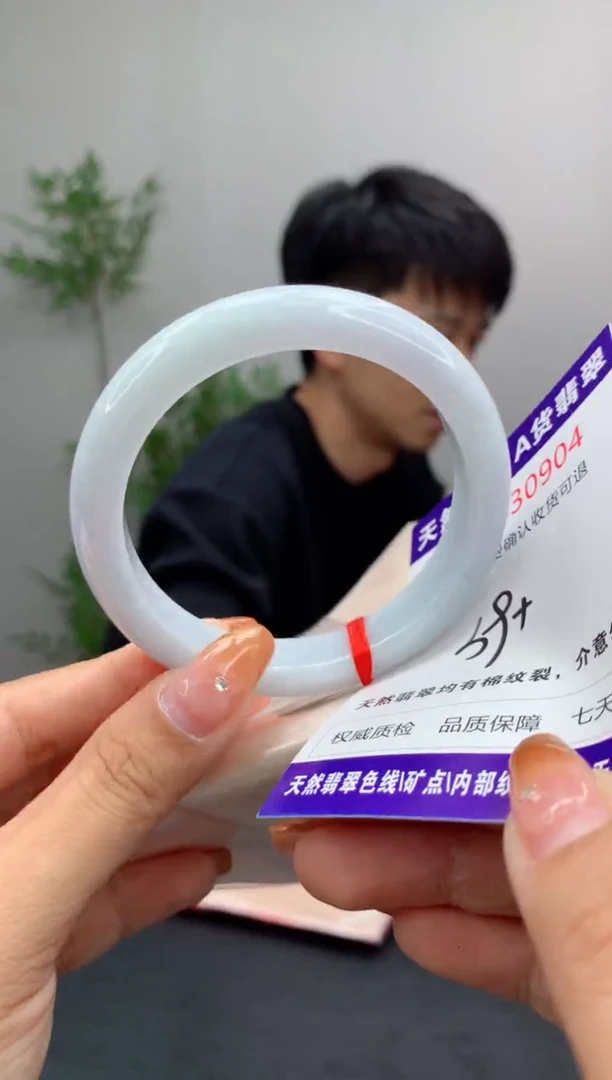 未镶嵌手镯翡翠有纹，完美者勿拍