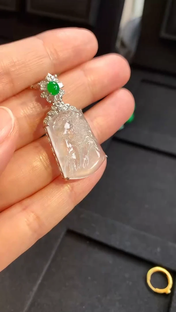 【闪购商品】翡翠颈饰18K金镶嵌吊坠