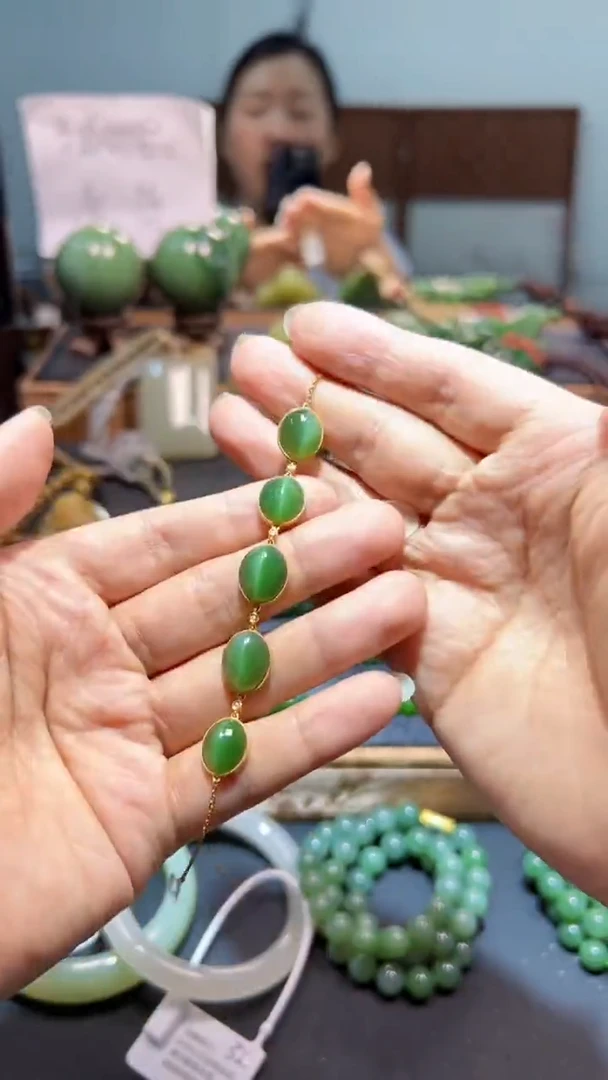 颈饰18K金镶嵌和田玉（碧玉）1