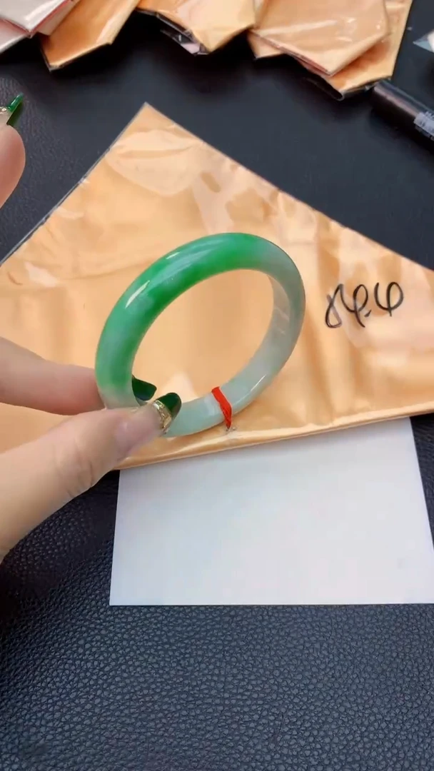 翡翠手镯未镶嵌0734731002