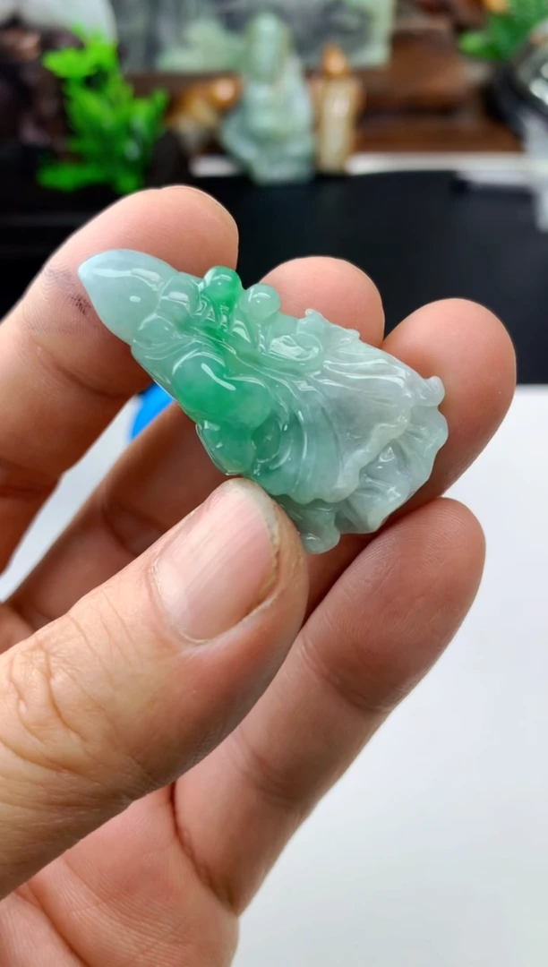 颈饰未镶嵌翡翠白菜