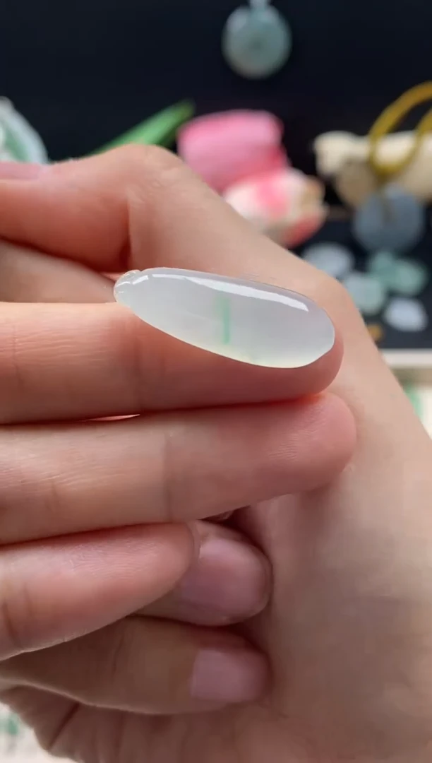 【闪购商品】翡翠颈饰未镶嵌翡翠白冰飘花福瓜