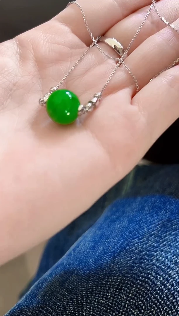 颈饰18K金镶嵌翡翠珠子