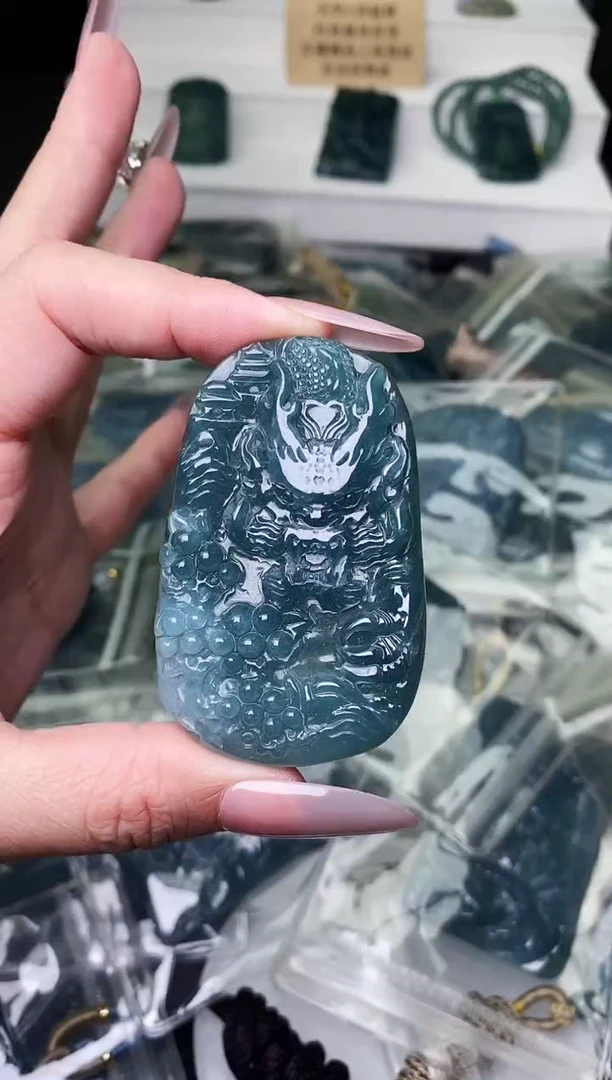 颈饰未镶嵌翡翠