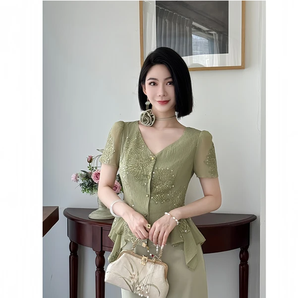 格娜夏季新款刺绣V领短袖衬衫女装收腰遮肚子设计感上衣气质上衣