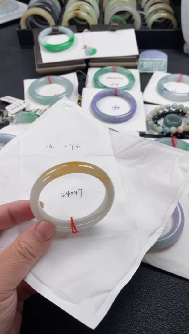 【闪购商品】翡翠手镯未镶嵌54贵妃