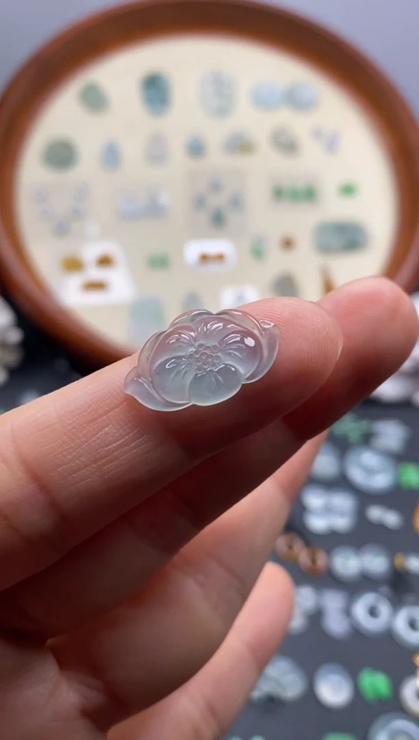 颈饰未镶嵌翡翠晴底花开富贵/芬