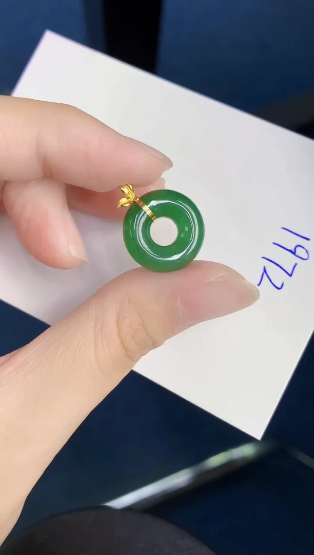 翡翠18K金镶嵌颈饰天然翡翠缅甸A货