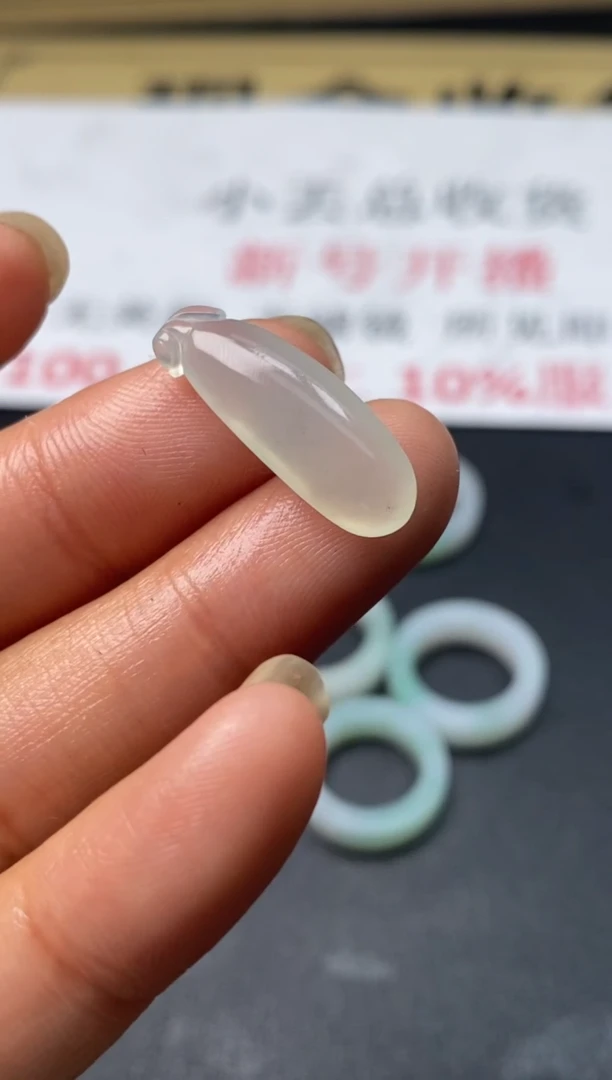 定制翡翠未镶嵌翡翠毛货多样性发其一