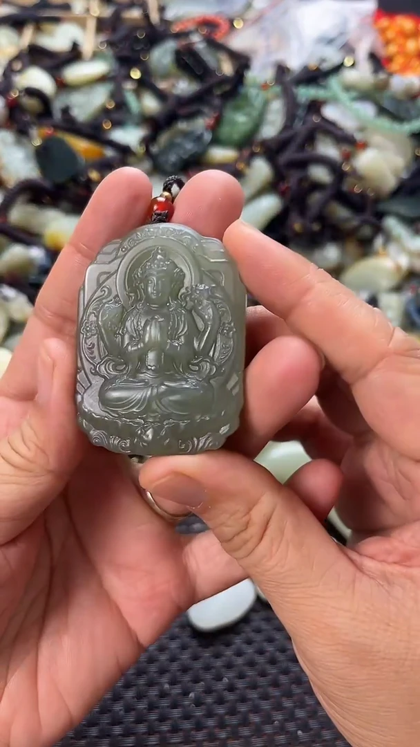 和田玉未镶嵌颈饰（多样性发一件）没有证书有瑕