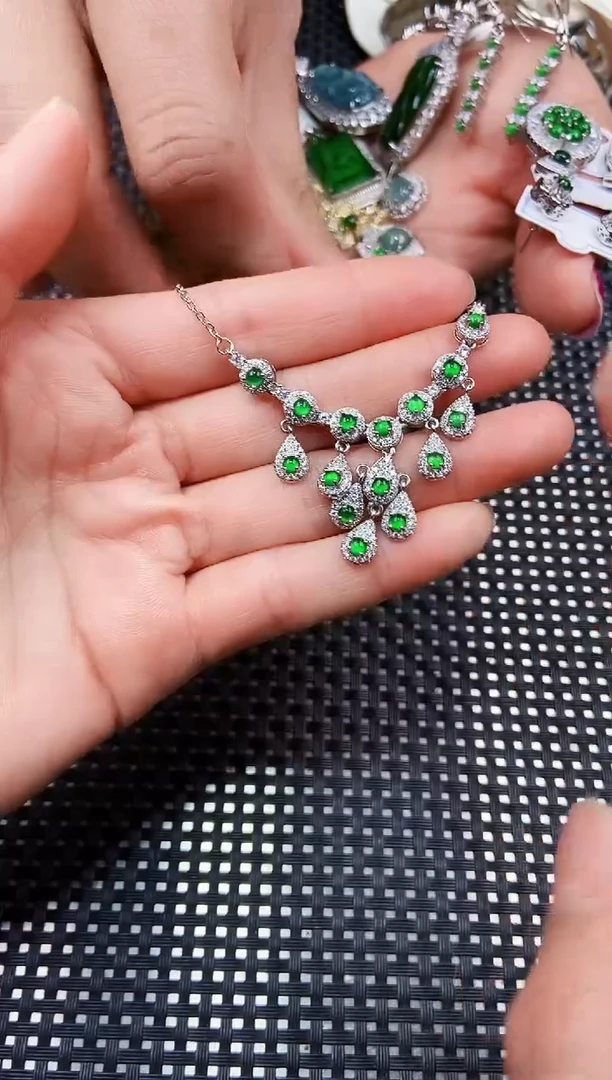 【闪购商品】翡翠颈饰未镶嵌11111111