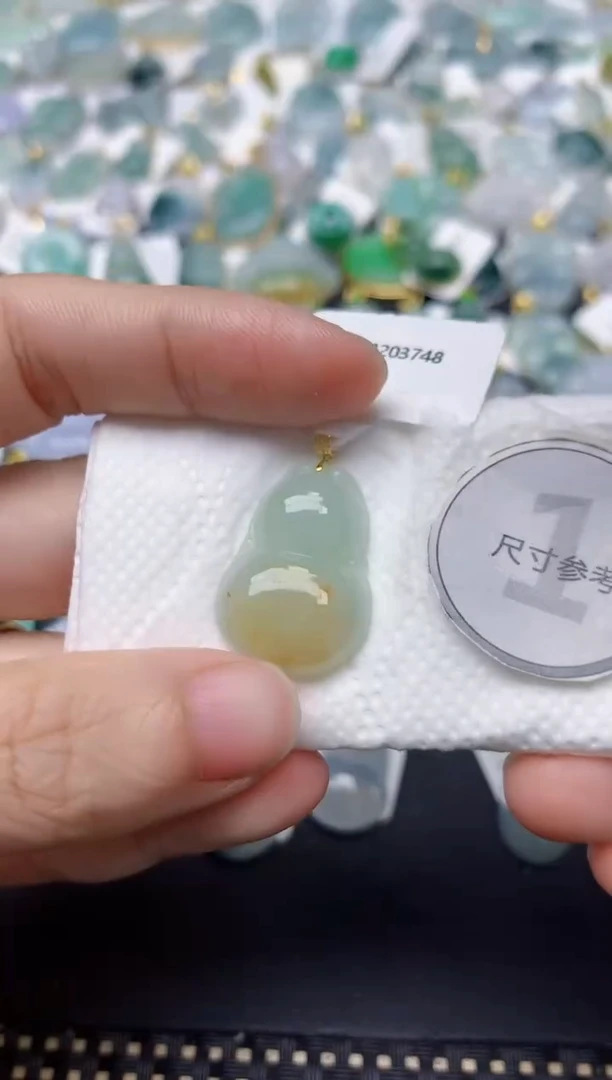 颈饰18K金镶嵌翡翠天然缅甸A货翡翠
