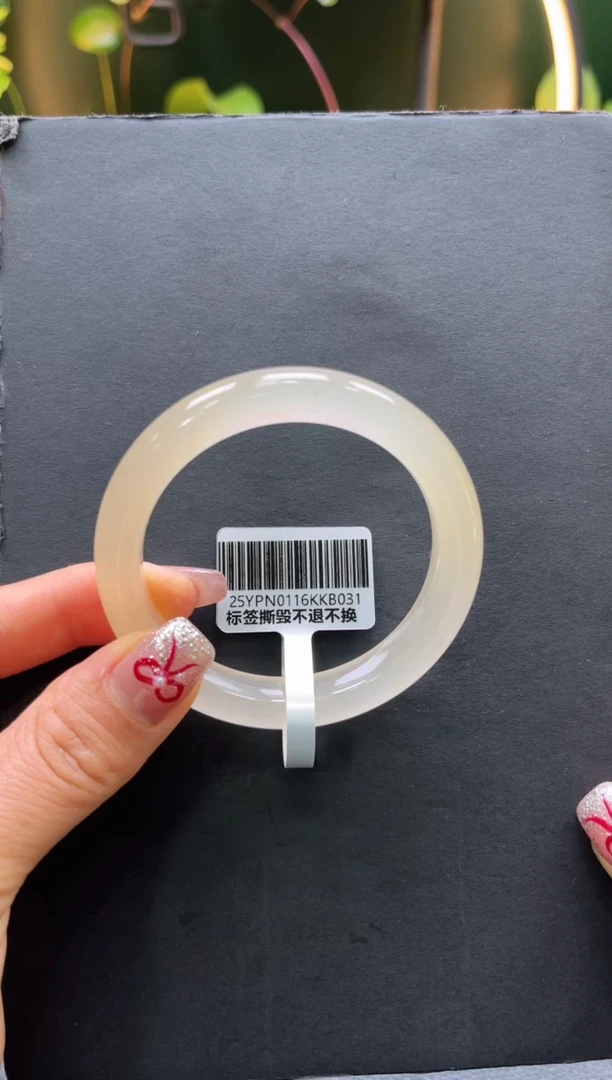 【闪购商品】石英质玉手镯未镶嵌+51.6+艳艳