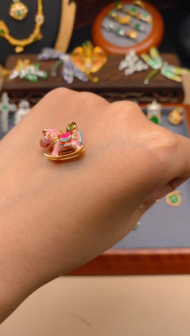 【闪购商品】翡翠吊坠(不含链)银S925镶嵌粉色木马