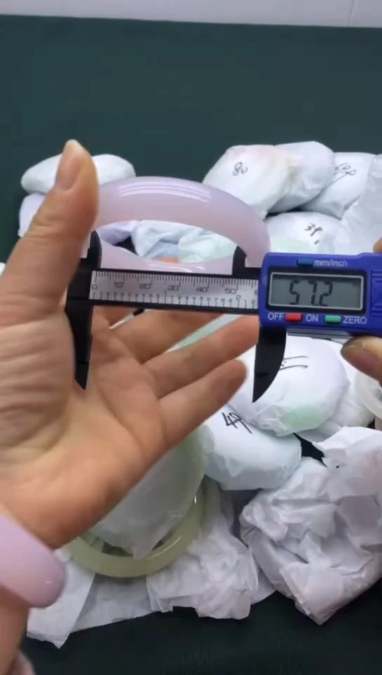 未镶嵌手镯石英质玉A39/57
