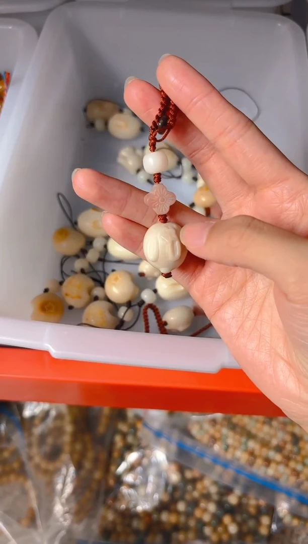 吊坠菩提根/象牙果钥匙扣 白色兔