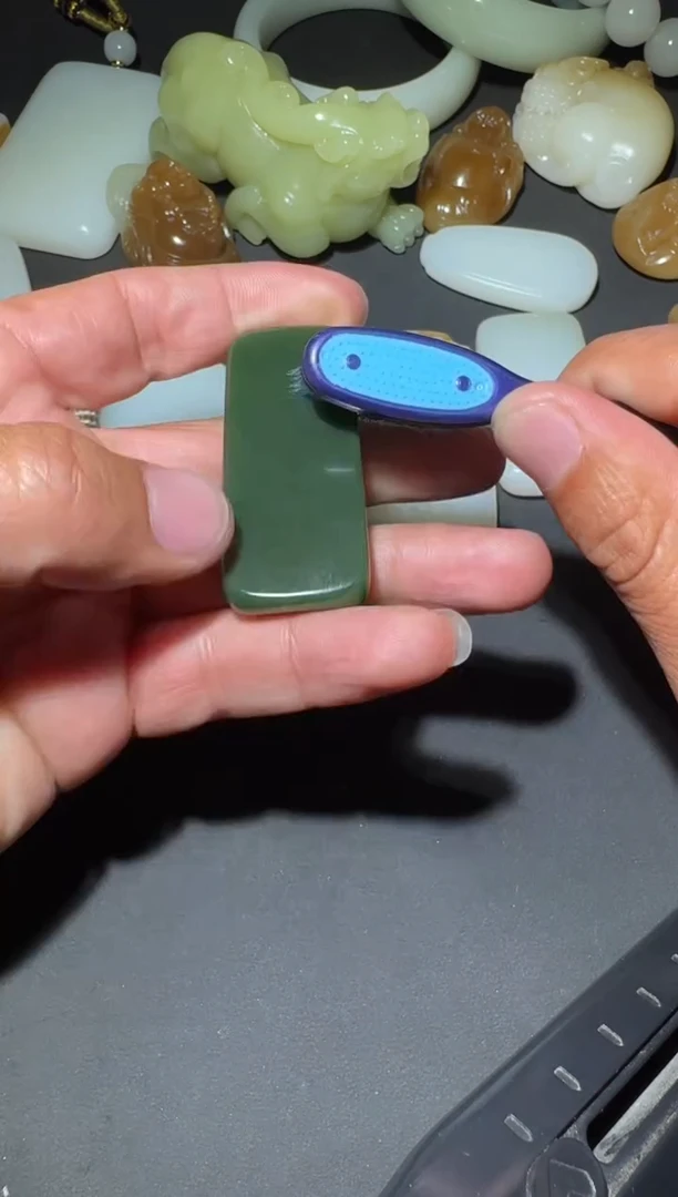 未镶嵌和田玉（糖玉）挂件和田玉