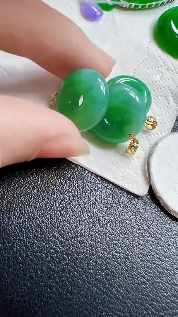 颈饰18K金镶嵌翡翠多样性发货发1