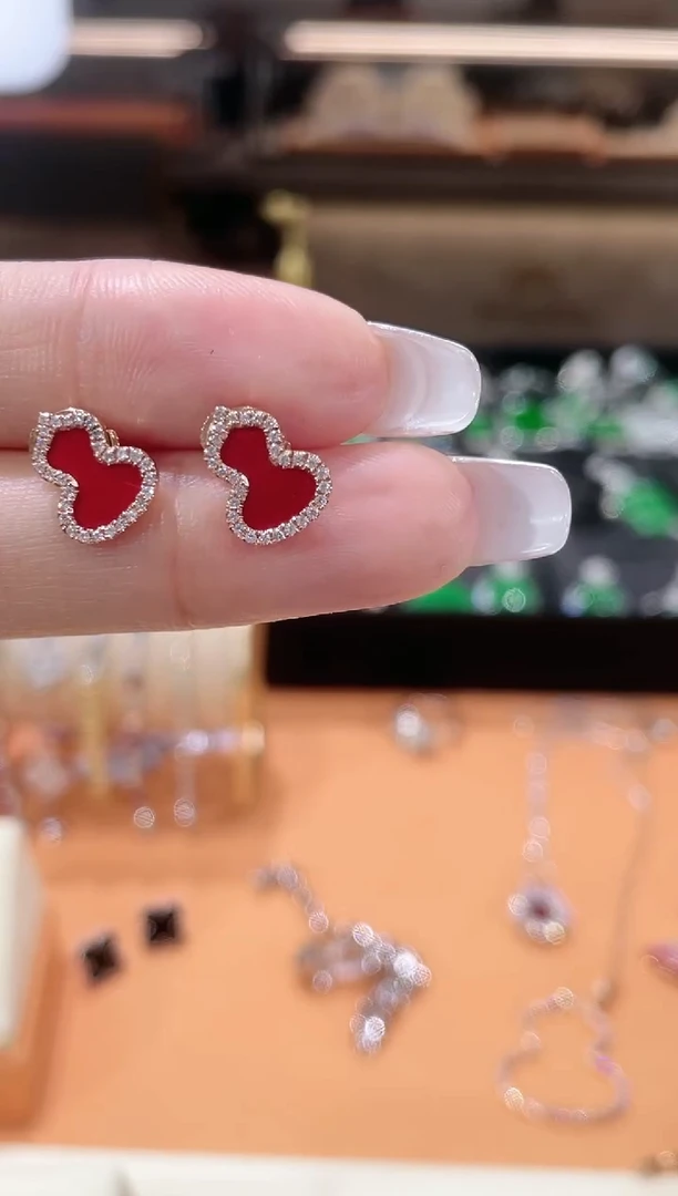 【闪购商品】钻石耳饰18K金镶嵌耳钉