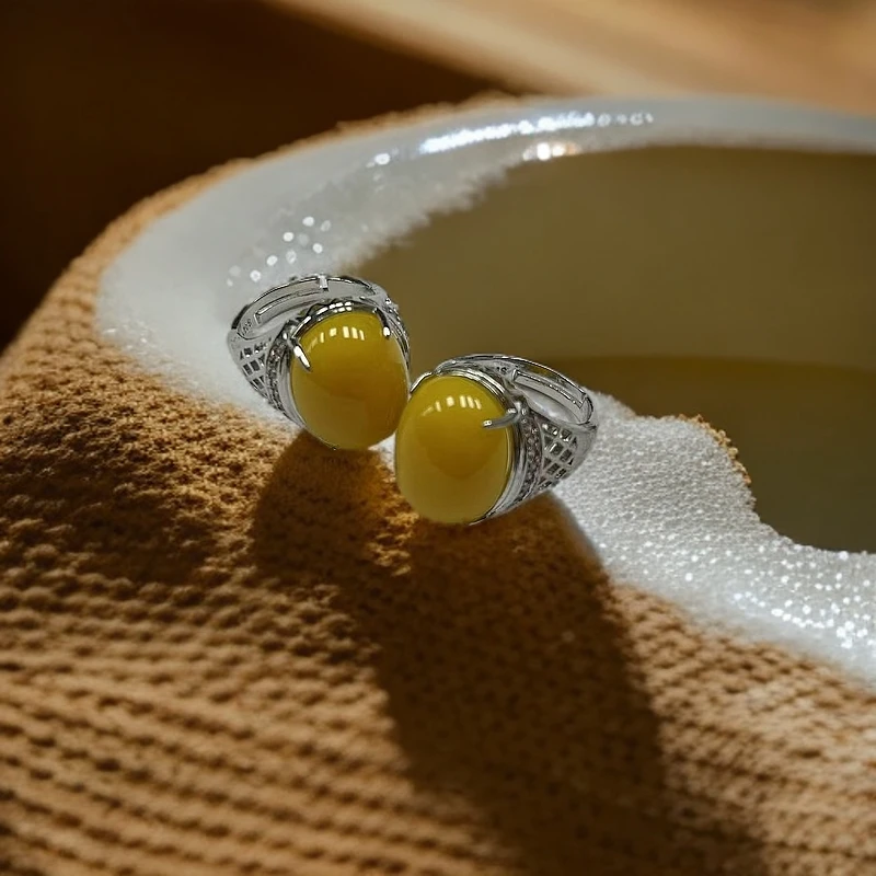 【臻尚玉品】新年款王炸时尚精美蜜蜡戒指