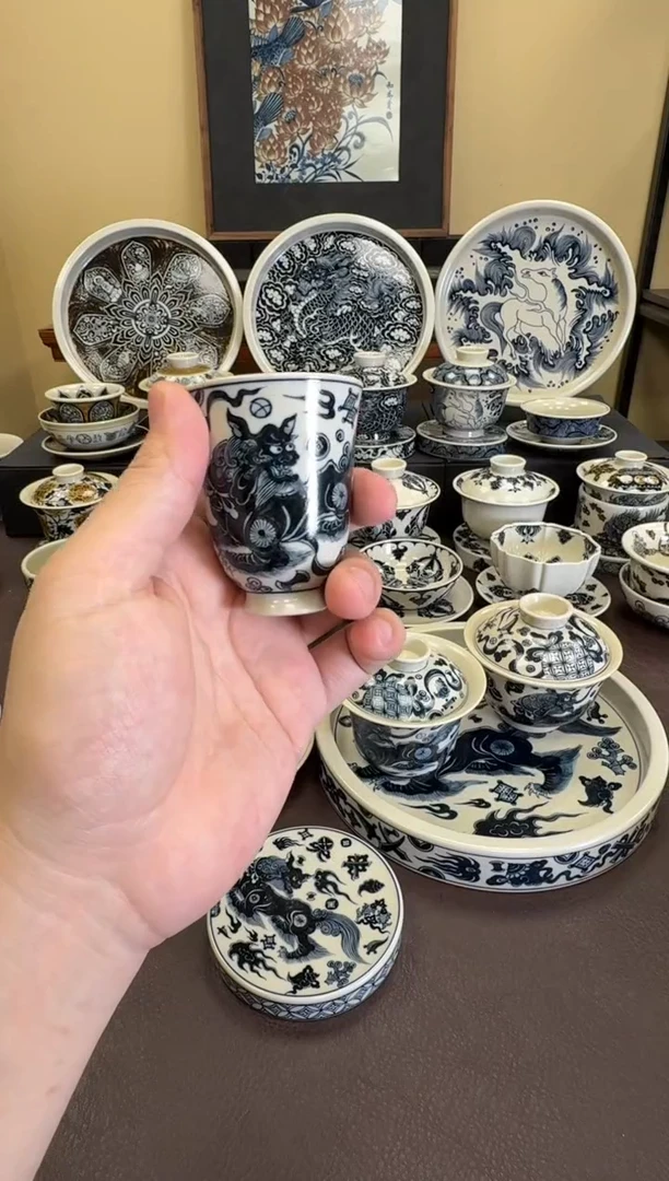 二号釉杂宝狮子闻香杯