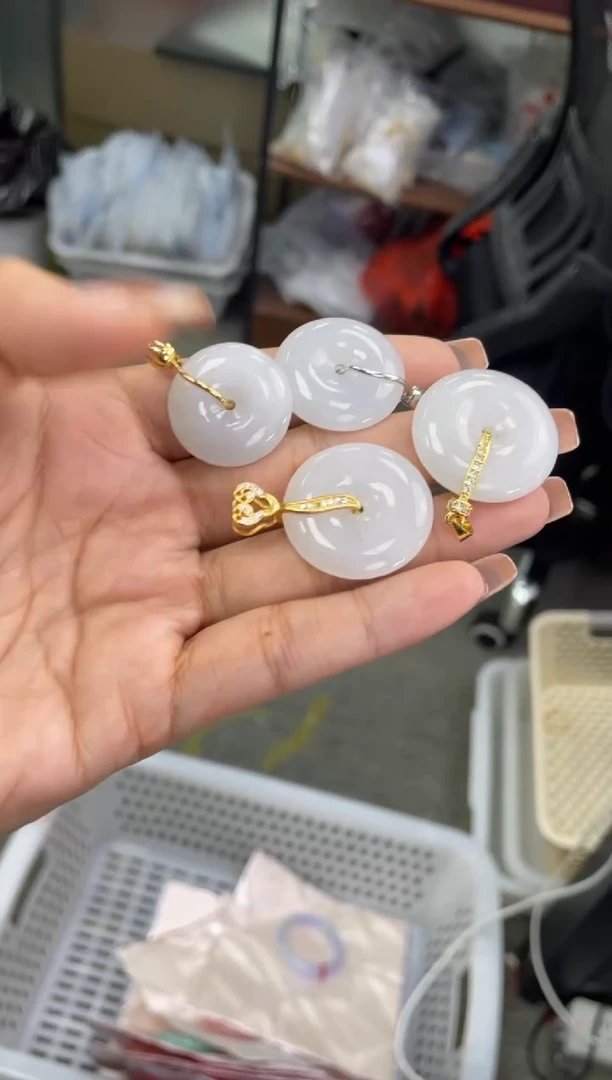 吊坠(赠链)银S925镶嵌翡翠平安扣   多样性发货发一件