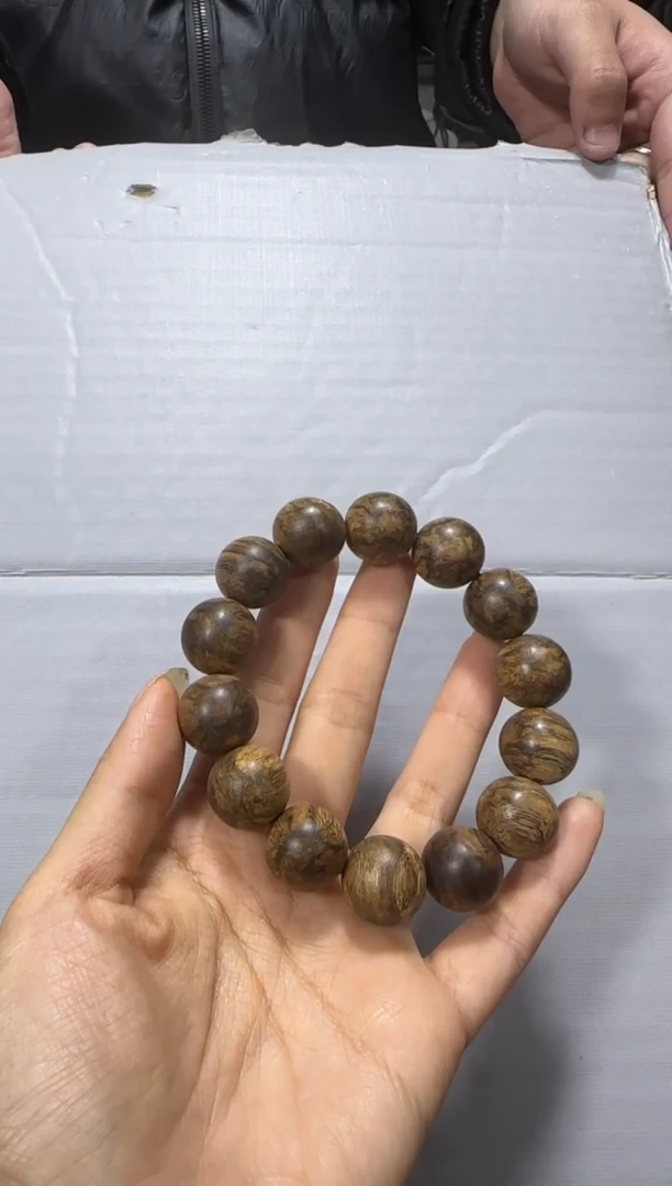 【闪购商品】沉香手串海南黄油格1.6单圈多样性发货发其一