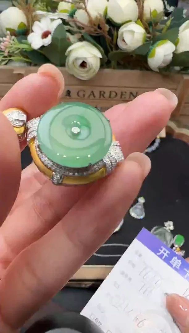 吊坠(不含链)18K金镶嵌翡翠小****️勿拍