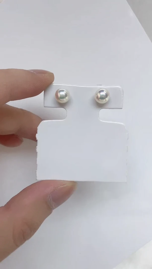 18K金镶嵌海水珍珠耳饰海水珍珠耳饰