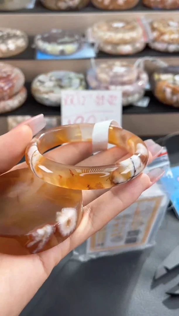 未镶嵌手镯石英质玉56