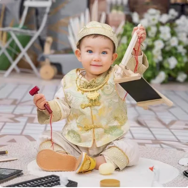 男宝周岁宝宝秋冬国风绿色新中式刺绣满月百天生日拜年抓周宴唐装