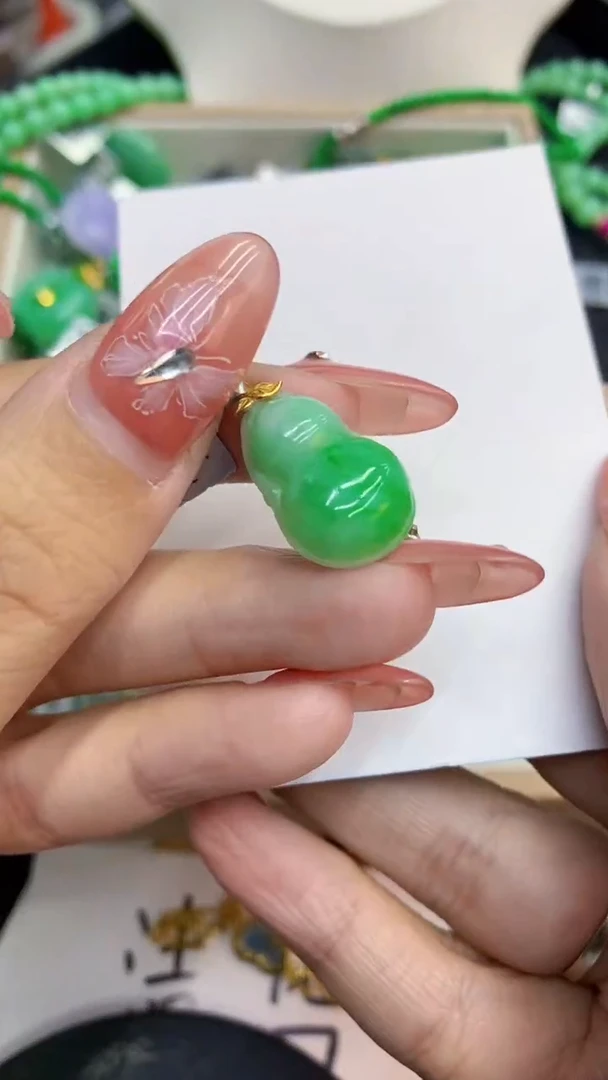 颈饰18K金镶嵌翡翠1