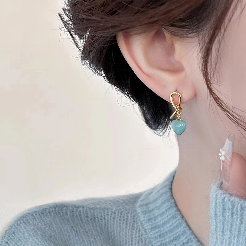 铜合金耳饰 柔治愈系~蓝色爱心耳钉女2025新款爆款时尚高级感耳饰