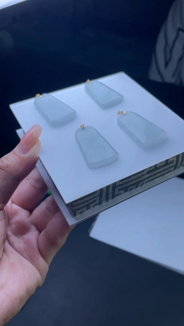 【闪购商品】翡翠吊坠(不含链)18K金镶嵌多样性发一件 A5