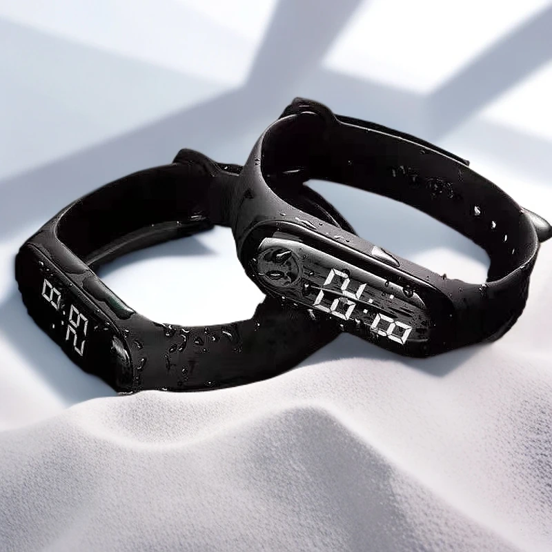 新款运动百搭电子表手环个人用品