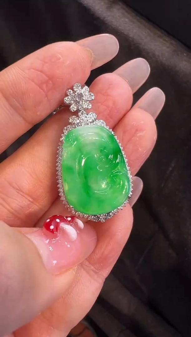 【闪购商品】翡翠颈饰18K金镶嵌吊坠